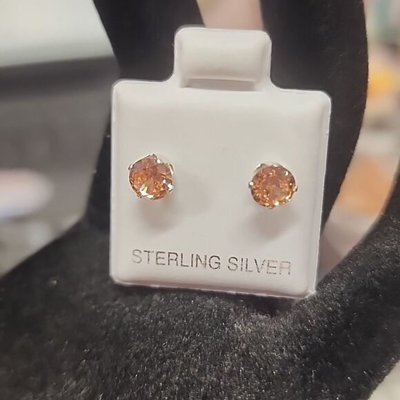 Topaz 925 4mm stud earings NWT SUPER BRILLIANT - Picture 4 of 5